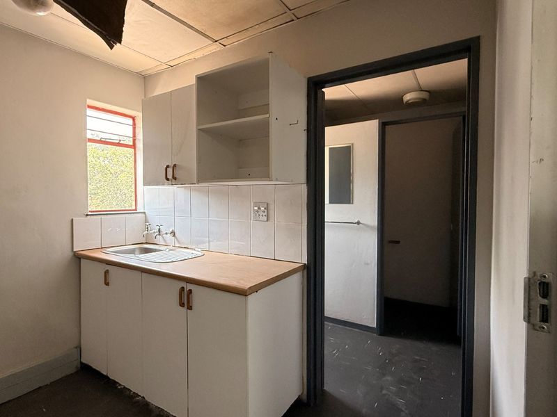 Modern, High-Clearance 519m2 Warehouse in Prime Samrand Logistics Hub - Photo 7