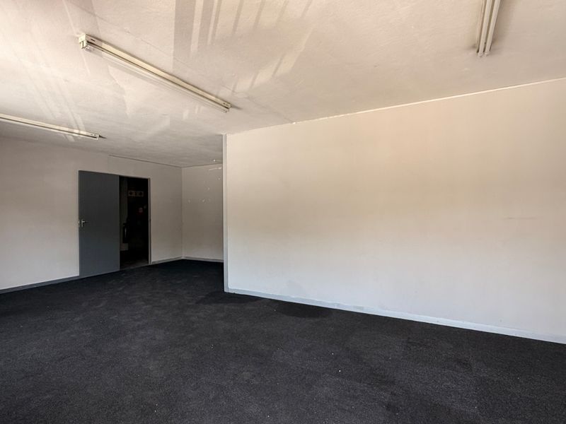 Modern, High-Clearance 519m2 Warehouse in Prime Samrand Logistics Hub - Photo 3