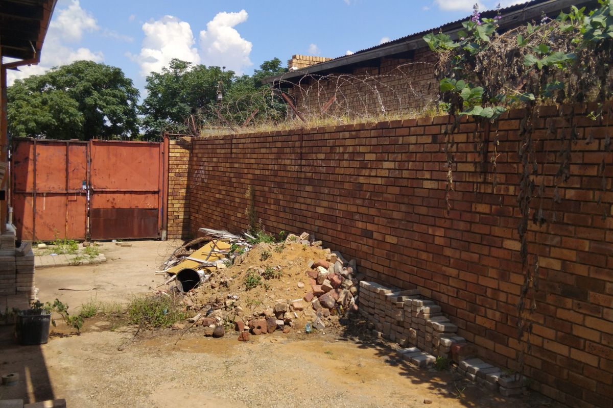 Prime Commercial Property in Promosa – Exceptional Business Opportunity - Photo 4