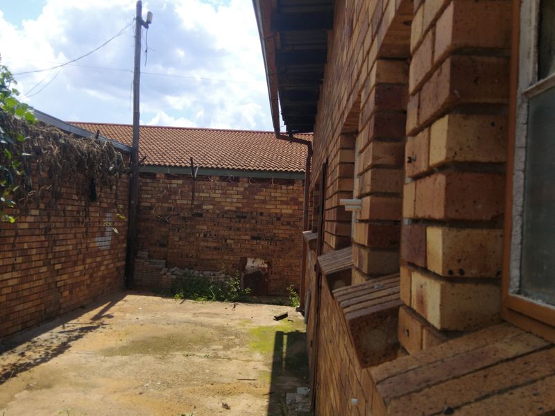 Prime Commercial Property in Promosa – Exceptional Business Opportunity - Photo 3