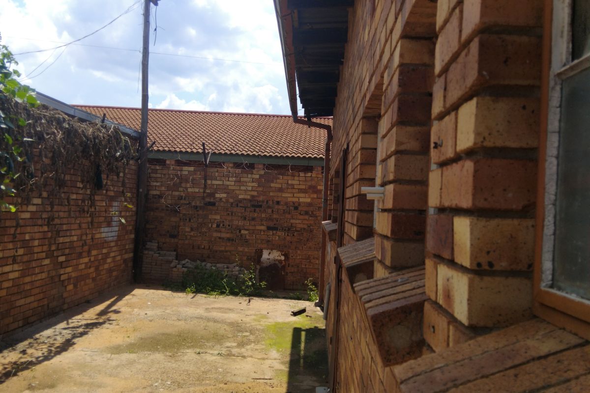 Prime Commercial Property in Promosa – Exceptional Business Opportunity - Photo 3