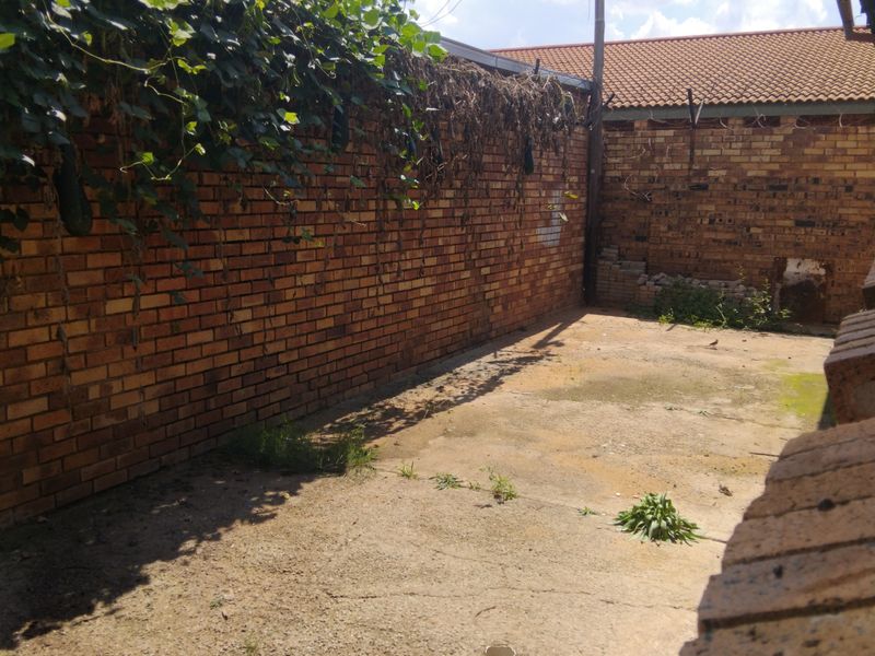 Prime Commercial Property in Promosa – Exceptional Business Opportunity - Photo 2