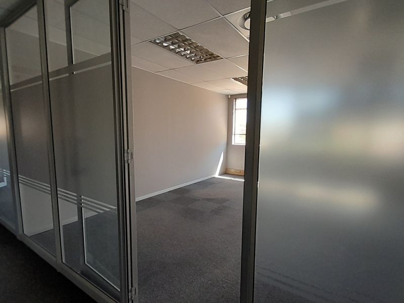 Stand Out Office in a Proven Business Address with Easy Access To Main Roads - Photo 8