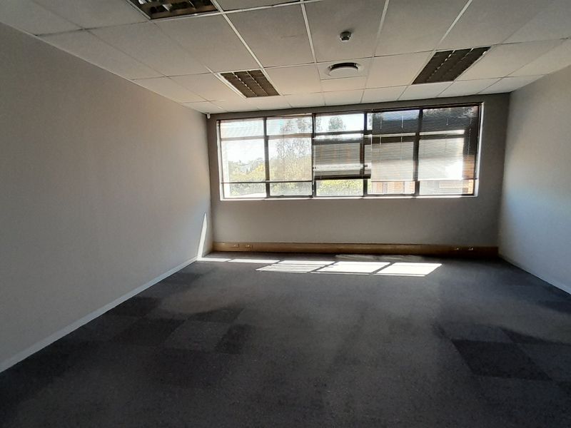 Stand Out Office in a Proven Business Address with Easy Access To Main Roads - Photo 6