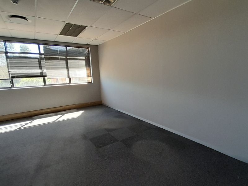 Stand Out Office in a Proven Business Address with Easy Access To Main Roads - Photo 4