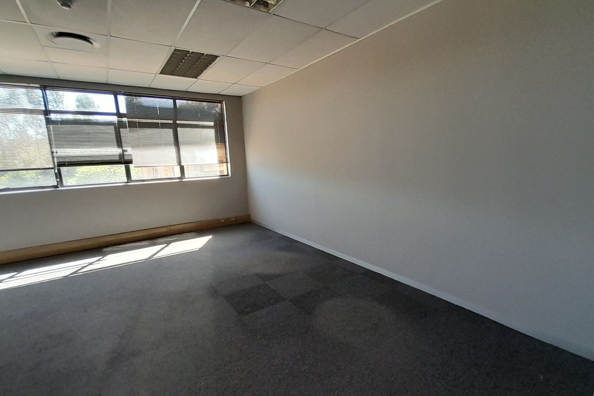 Stand Out Office in a Proven Business Address with Easy Access To Main Roads - Photo 4