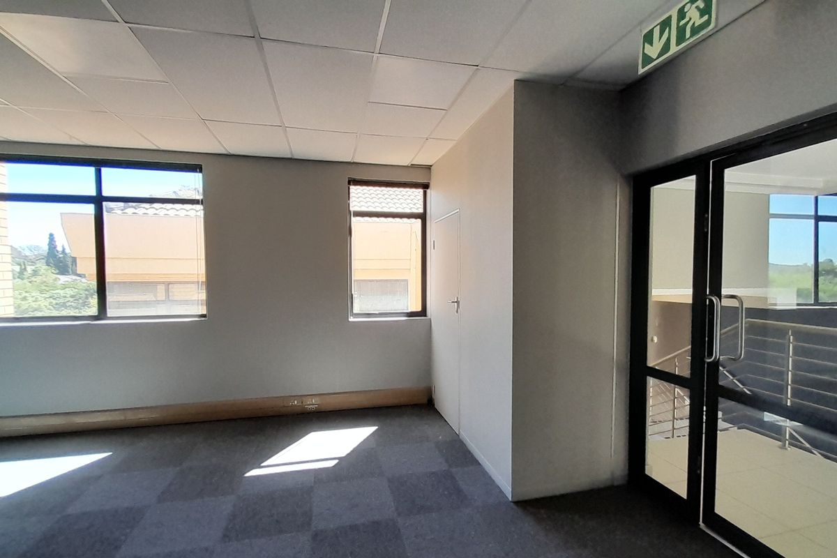 Stand Out Office in a Proven Business Address with Easy Access To Main Roads - Photo 3