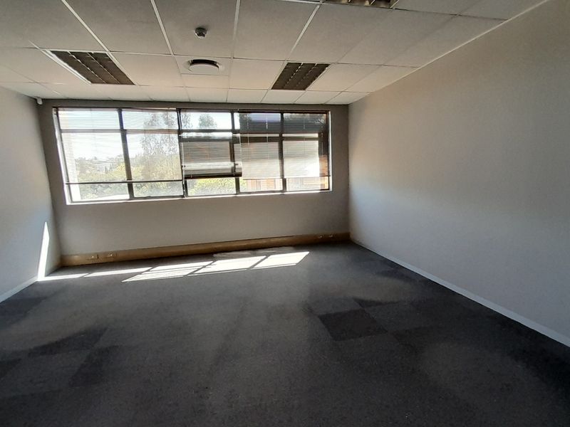 Stand Out Office in a Proven Business Address with Easy Access To Main Roads - Photo 5