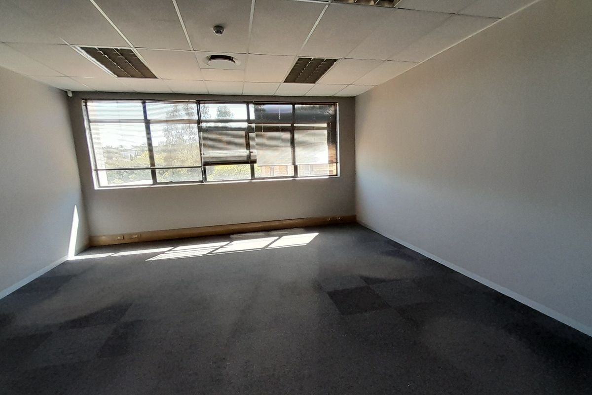 Stand Out Office in a Proven Business Address with Easy Access To Main Roads - Photo 5