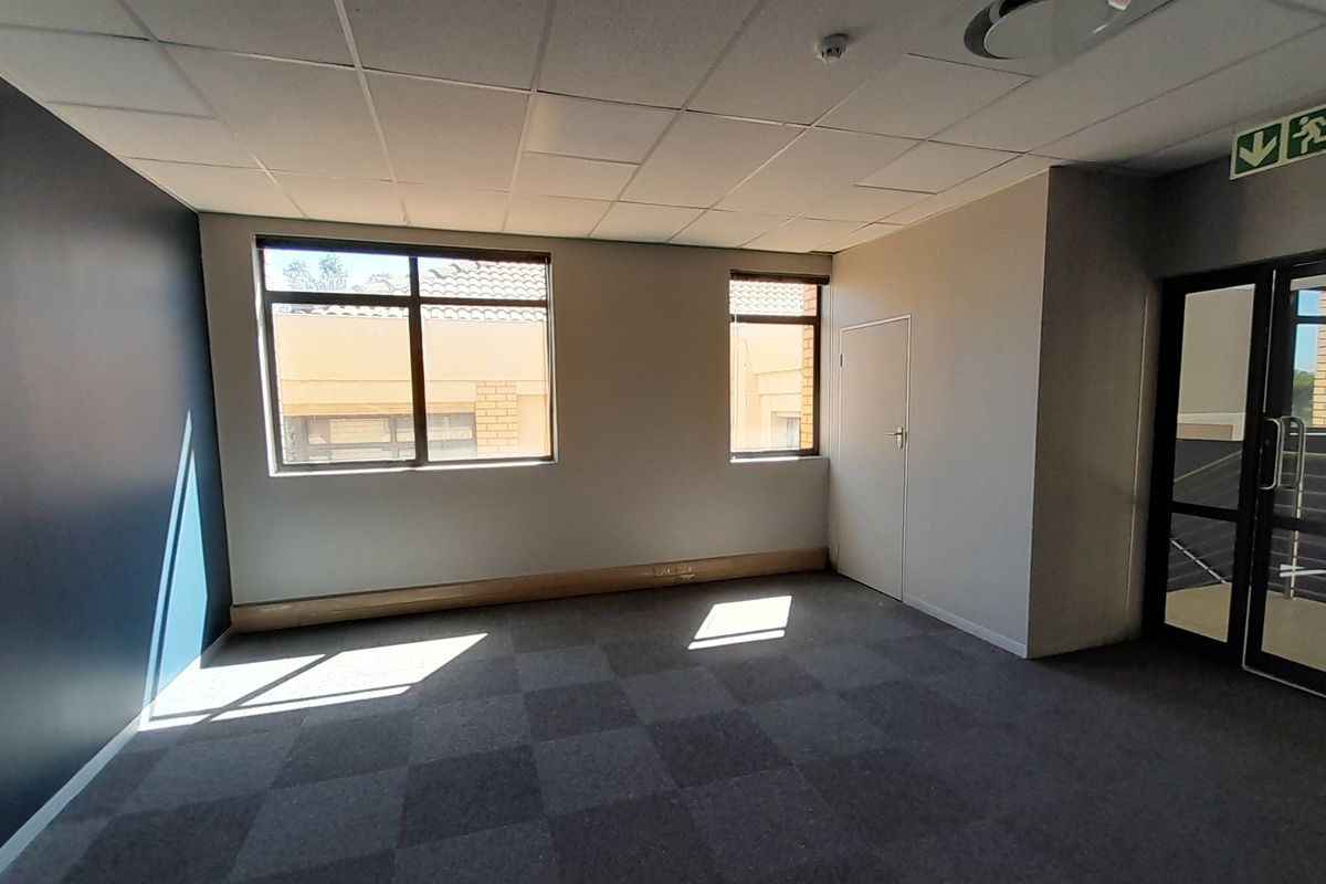 Stand Out Office in a Proven Business Address with Easy Access To Main Roads - Photo 2