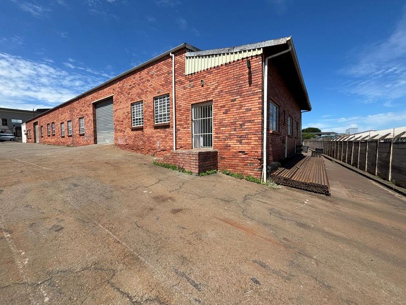 320sqm factory available immediately to let at R15238-00 per month plus Vat. - Photo 2