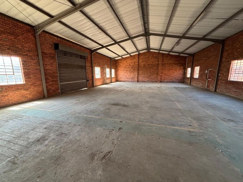 320sqm factory available immediately to let at R15238-00 per month plus Vat. - Photo 6