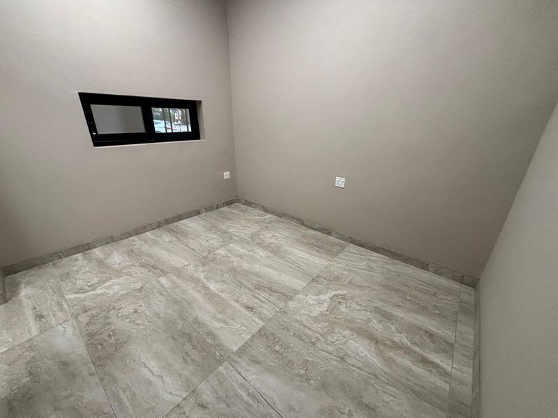 100sqm of Retail Space available to let @ R21000-00 per month plus Vat - Photo 8