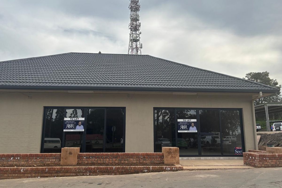 80sqm Retail Shop in Central Hilton to ]rental @ R19000-00 per month plus Vat - Photo 2