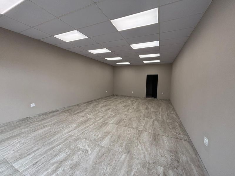 80sqm Retail Shop in Central Hilton to ]rental @ R19000-00 per month plus Vat - Photo 6