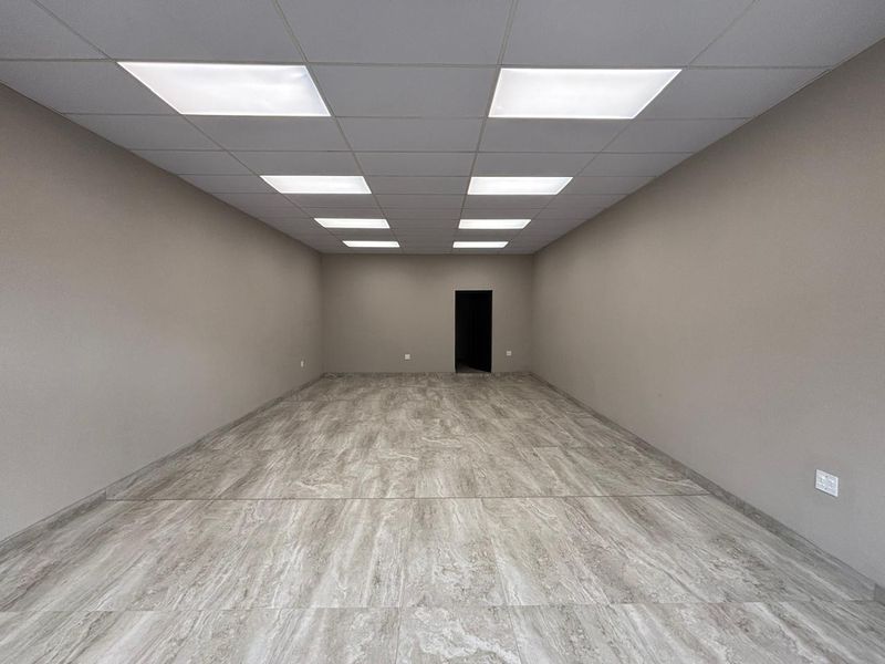 80sqm Retail Shop in Central Hilton to ]rental @ R19000-00 per month plus Vat - Photo 7