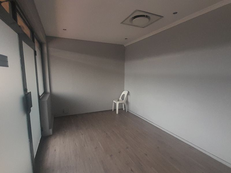 Neat First Floor 62m Office with Everyday Convenience at Your Doorstep - Photo 5