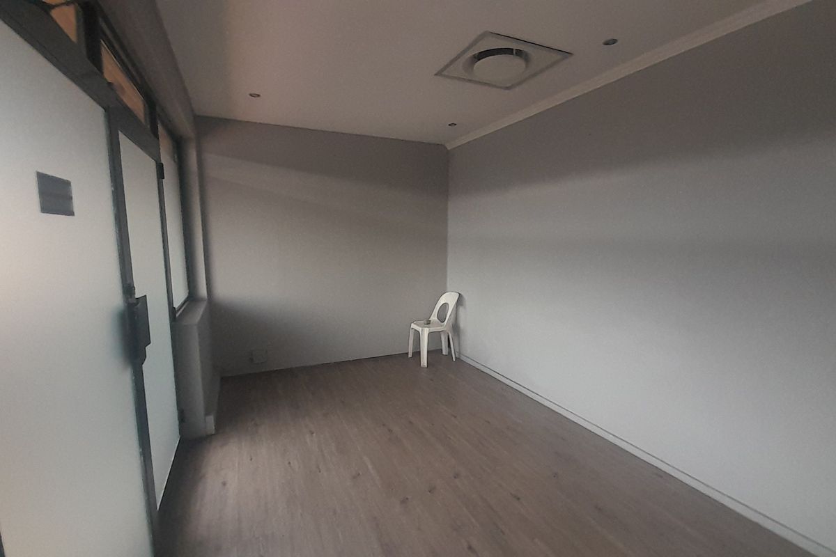 Neat First Floor 62m Office with Everyday Convenience at Your Doorstep - Photo 5