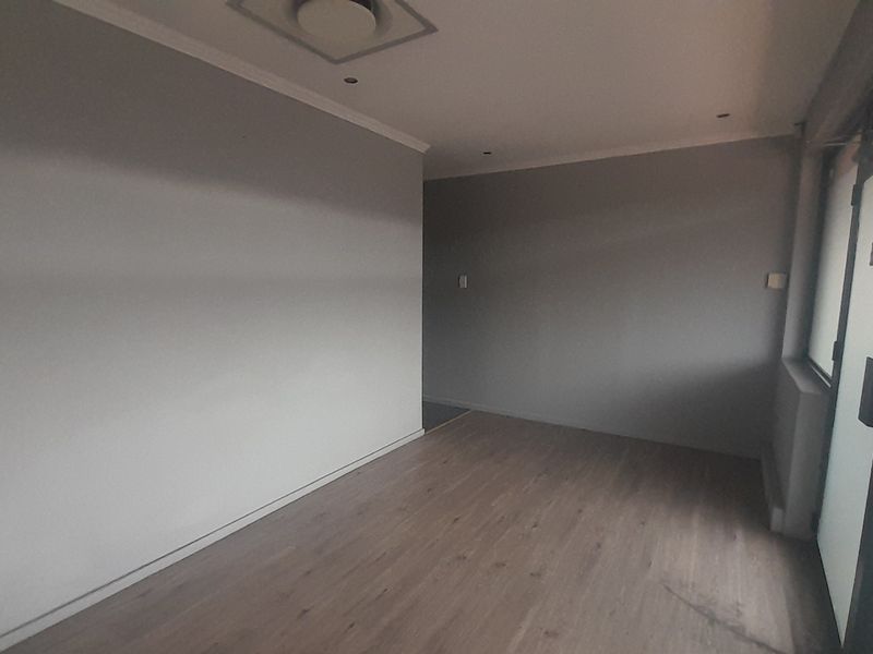 Neat First Floor 62m Office with Everyday Convenience at Your Doorstep - Photo 2