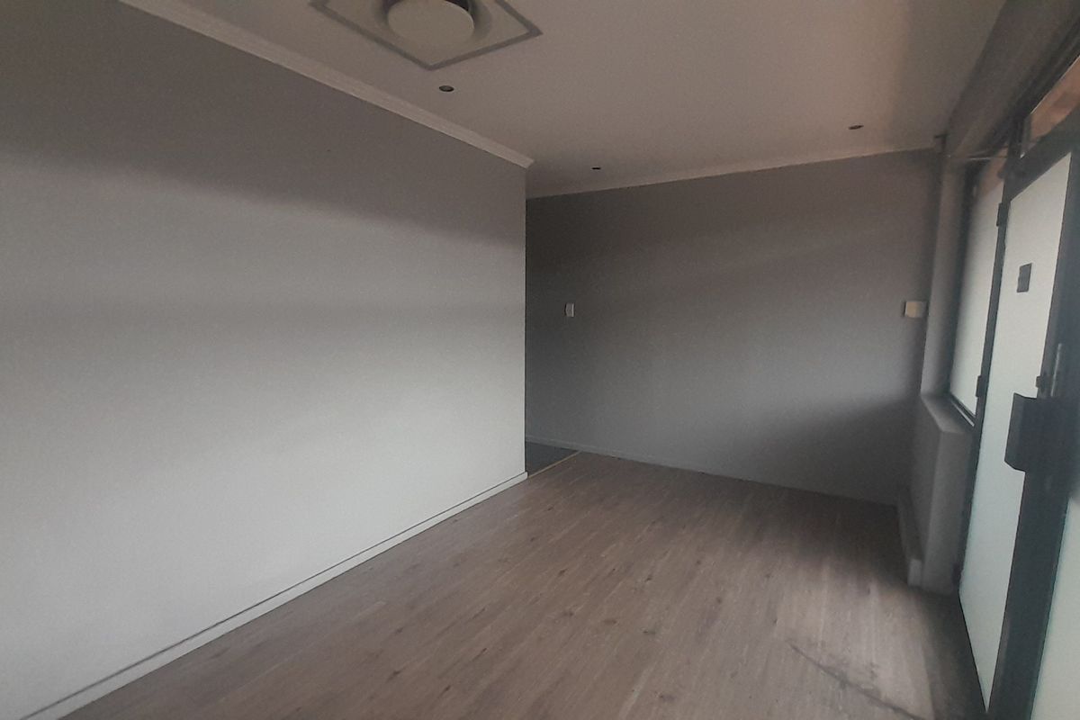 Neat First Floor 62m Office with Everyday Convenience at Your Doorstep - Photo 2