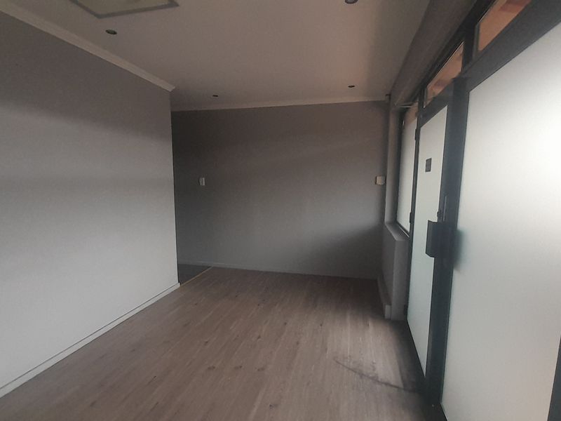 Neat First Floor 62m Office with Everyday Convenience at Your Doorstep - Photo 4