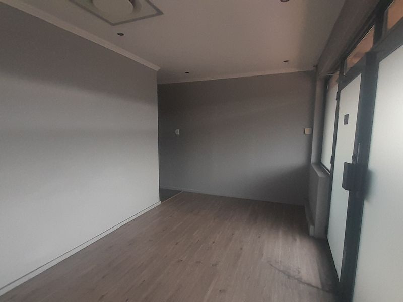 Neat First Floor 62m Office with Everyday Convenience at Your Doorstep - Photo 3