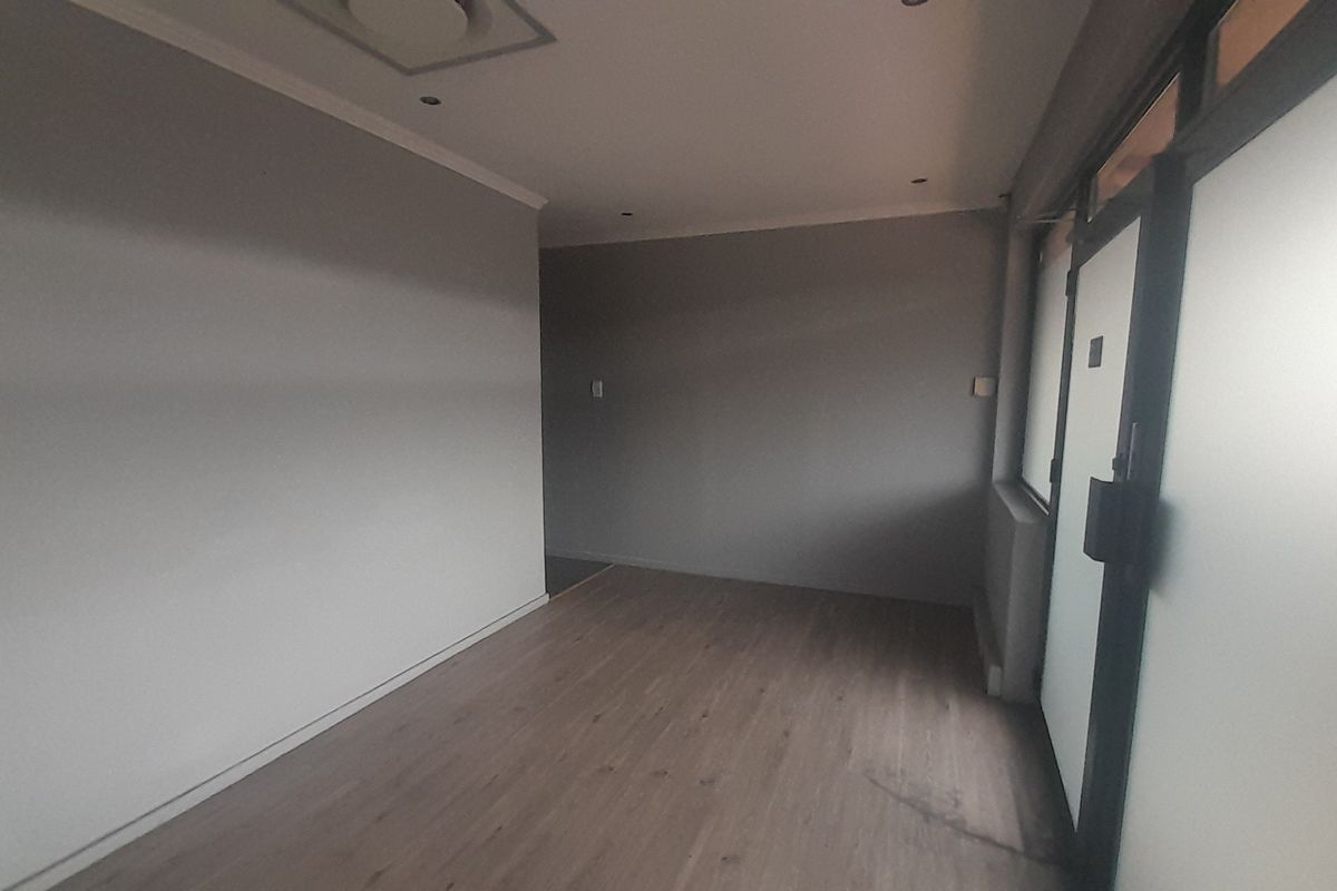 Neat First Floor 62m Office with Everyday Convenience at Your Doorstep - Photo 3