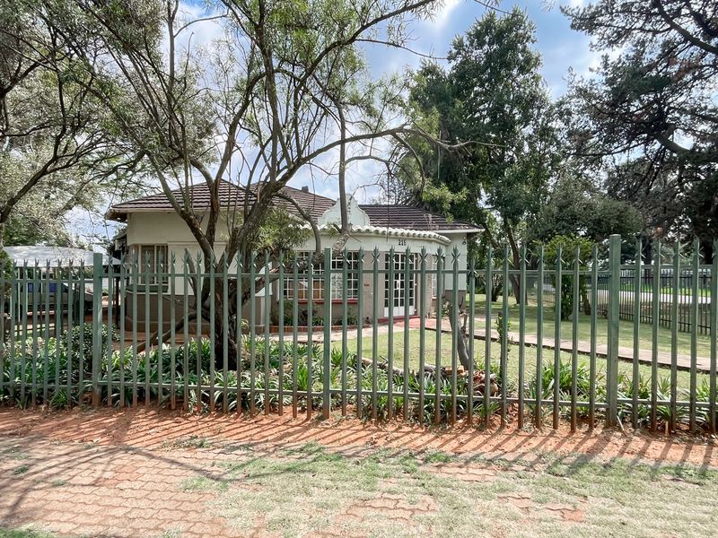 Commercial property ready for your attention! - Photo 3