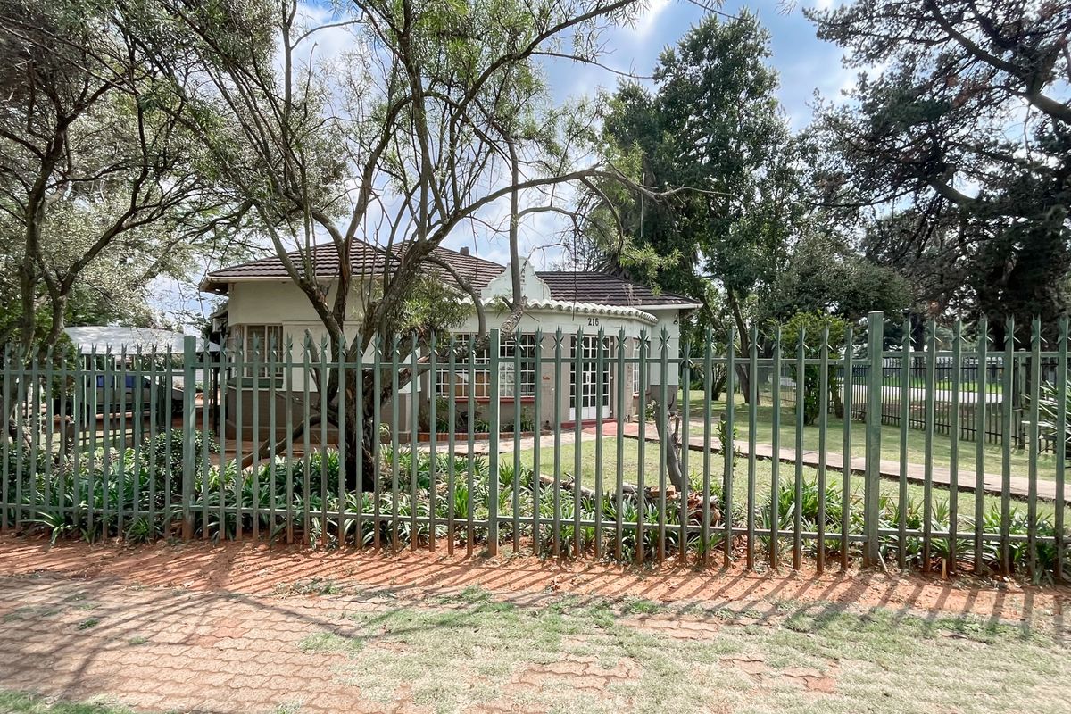 Commercial property ready for your attention! - Photo 3