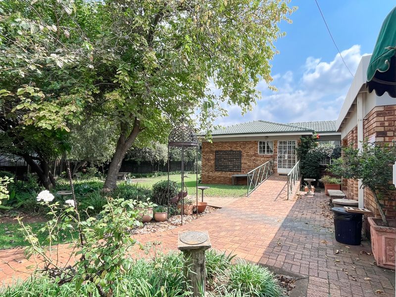 Commercial offices that you can tailor to your needs!! - Photo 9