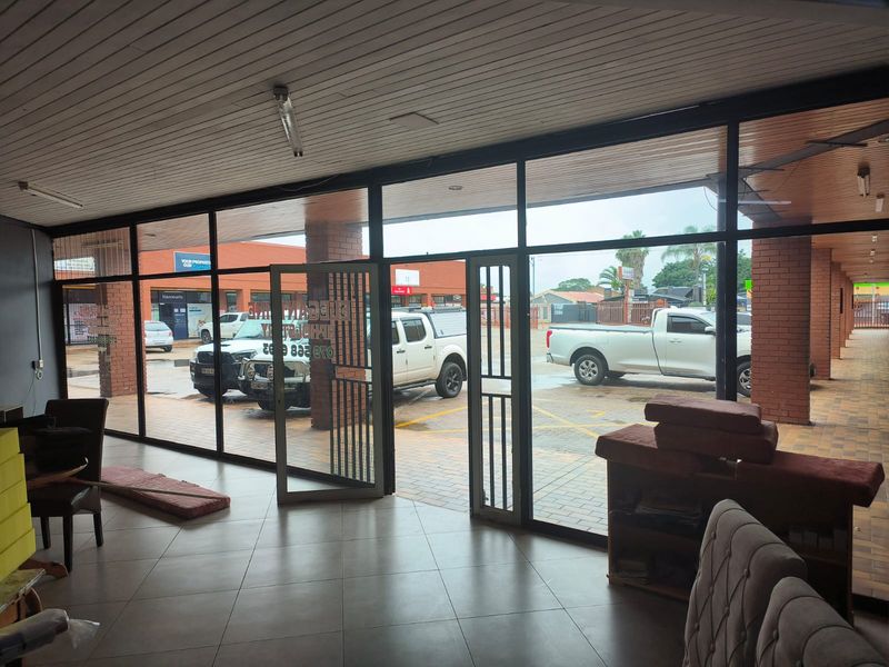 280m2 Retail Space To Let | Versatile Business Premises | Ready for Occupation - Photo 3