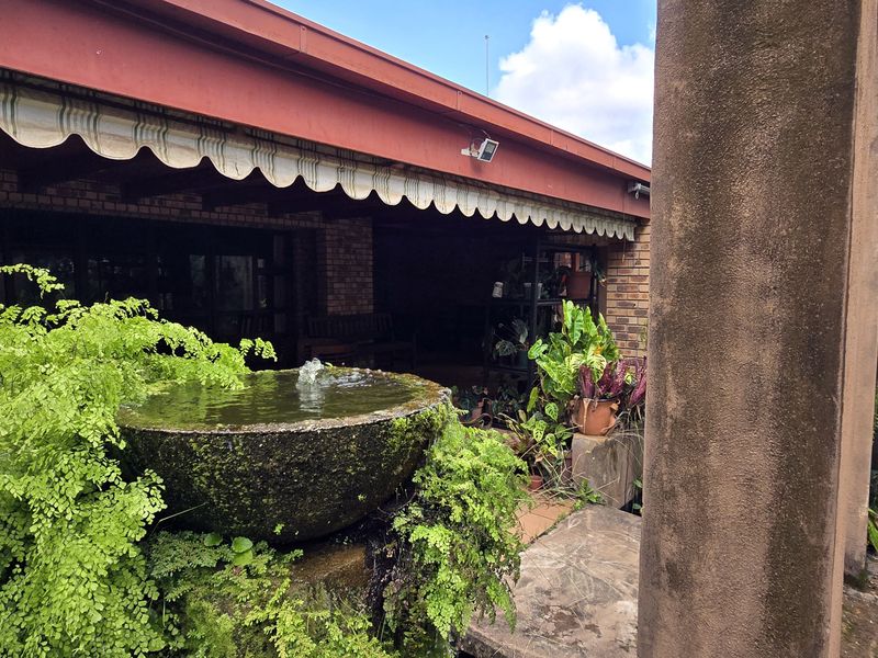 Discover a spacious 20 sleep, 10 bedroom guesthouse fully furnished - Photo 10