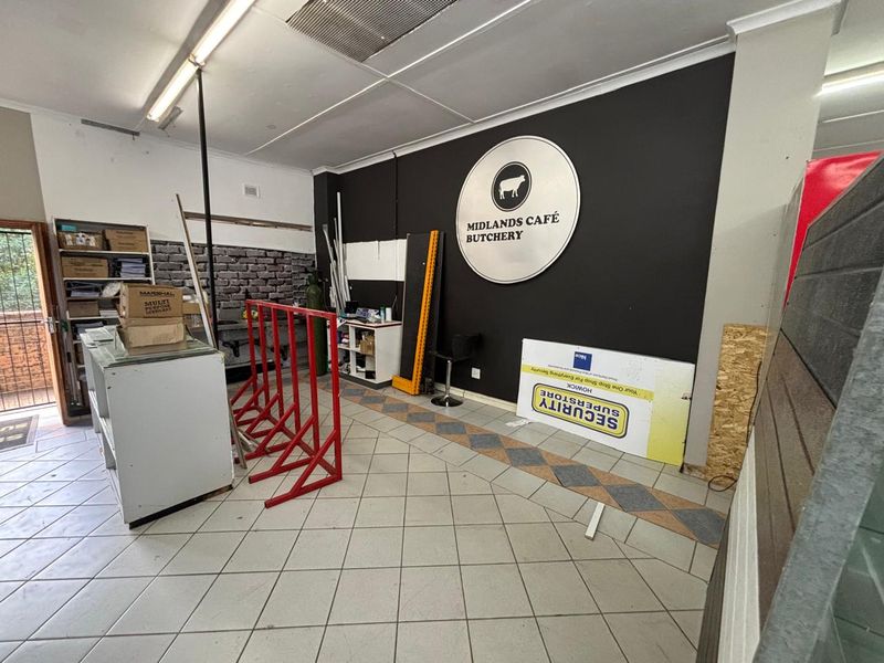 175sqm in Main Road in Howick to rent at R21500-00 per month plus Vat - Photo 4