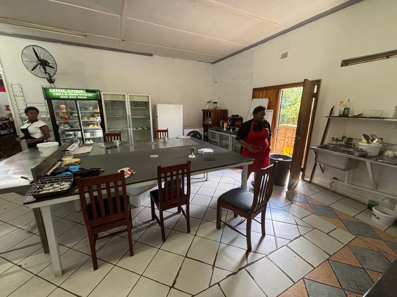 175sqm in Main Road in Howick to rent at R21500-00 per month plus Vat - Photo 7