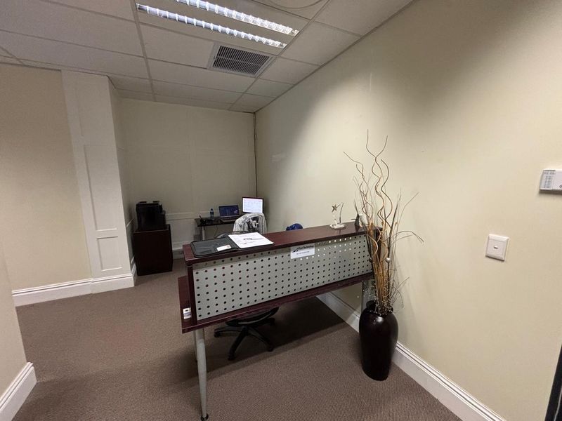 81sqm office to rent at R16940-00 per month plus Vat - Photo 7