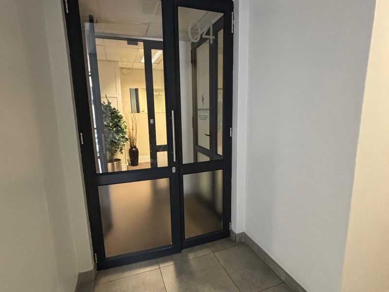 81sqm office to rent at R16940-00 per month plus Vat - Photo 6