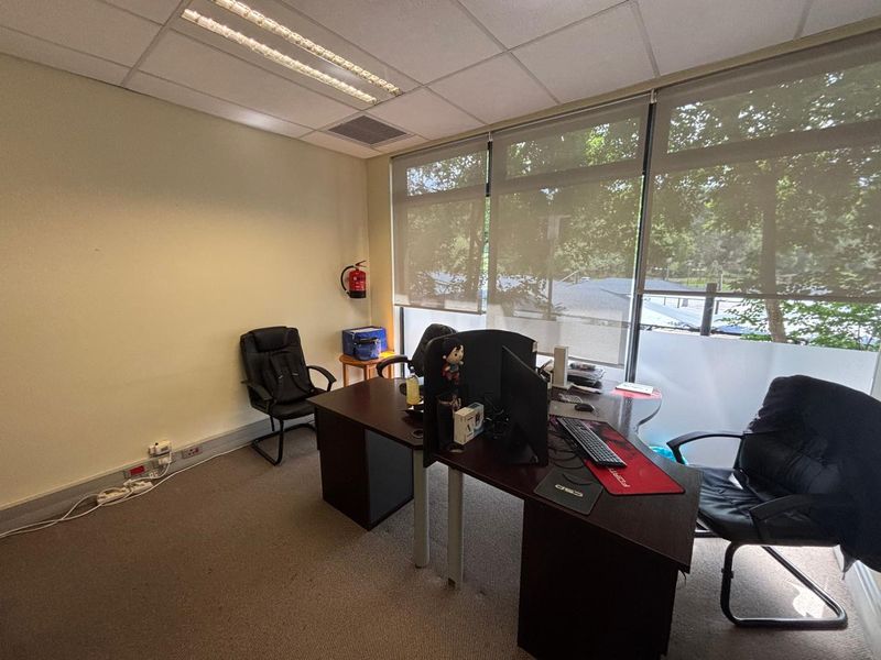 81sqm office to rent at R16940-00 per month plus Vat - Photo 9