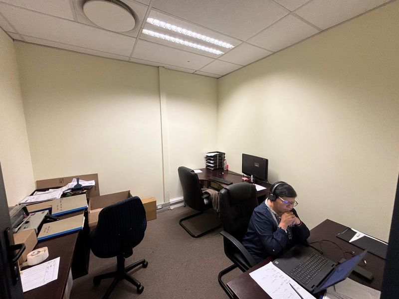 81sqm office to rent at R16940-00 per month plus Vat - Photo 8