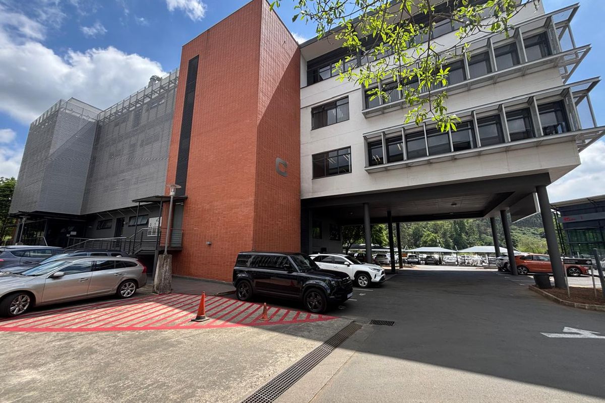 81sqm office to rent at R16940-00 per month plus Vat - Photo 3