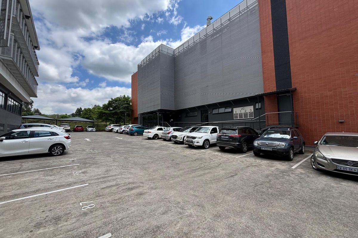 81sqm office to rent at R16940-00 per month plus Vat - Photo 2