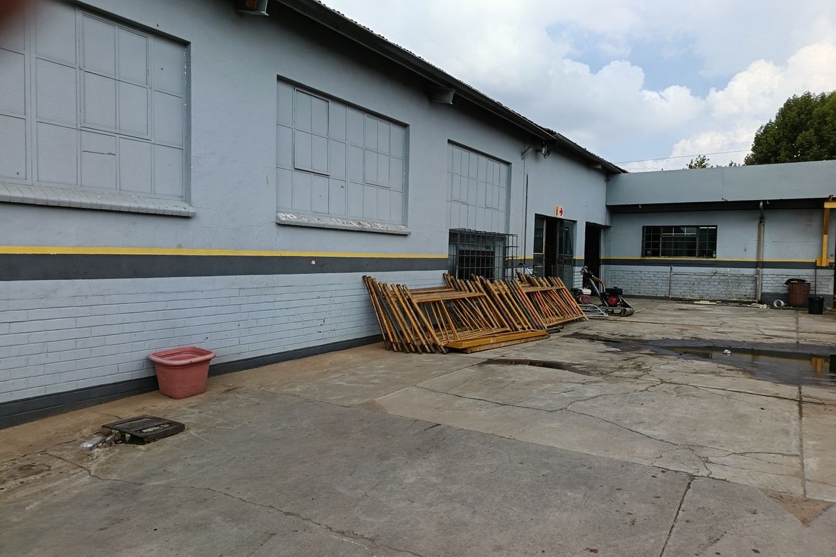 Prime Mixed-Use commercial/Industrial Property in High-Exposure CBD Location - Photo 3