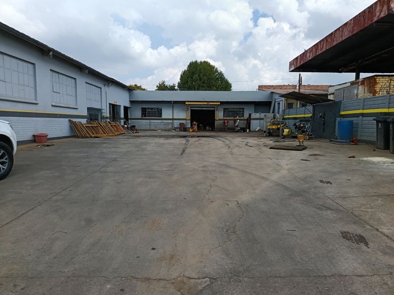 Prime Mixed-Use commercial/Industrial Property in High-Exposure CBD Location - Photo 4