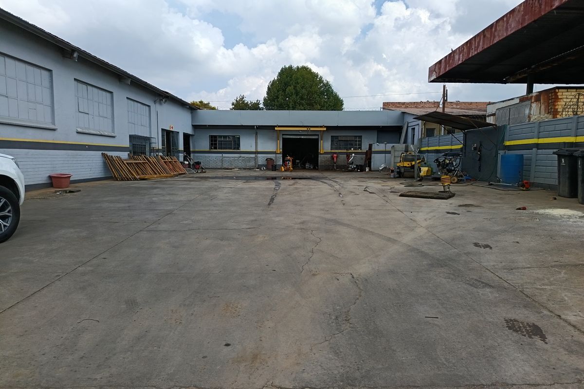 Prime Mixed-Use commercial/Industrial Property in High-Exposure CBD Location - Photo 4