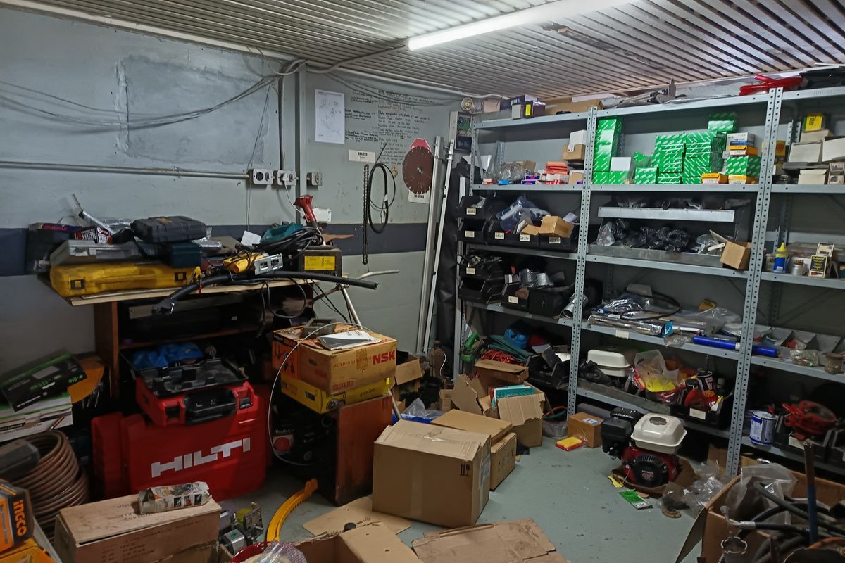 Prime Mixed-Use commercial/Industrial Property in High-Exposure CBD Location - Photo 5