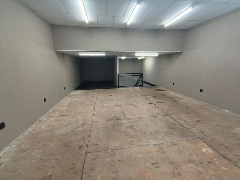 Versatile 500m2 Warehouse with Spacious Yard To Let in Hennopspark, ideal for Logistics or Light Man - Photo 9