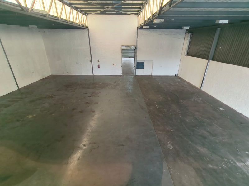 Versatile 500m2 Warehouse with Spacious Yard To Let in Hennopspark, ideal for Logistics or Light Man - Photo 8
