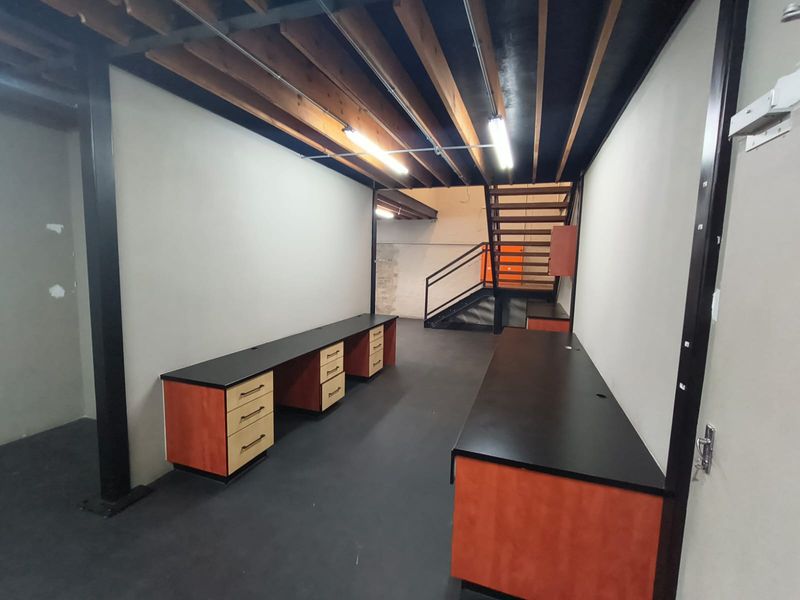 Versatile 500m2 Warehouse with Spacious Yard To Let in Hennopspark, ideal for Logistics or Light Man - Photo 5