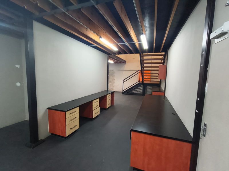 Versatile 500m2 Warehouse with Spacious Yard To Let in Hennopspark, ideal for Logistics or Light Man - Photo 3