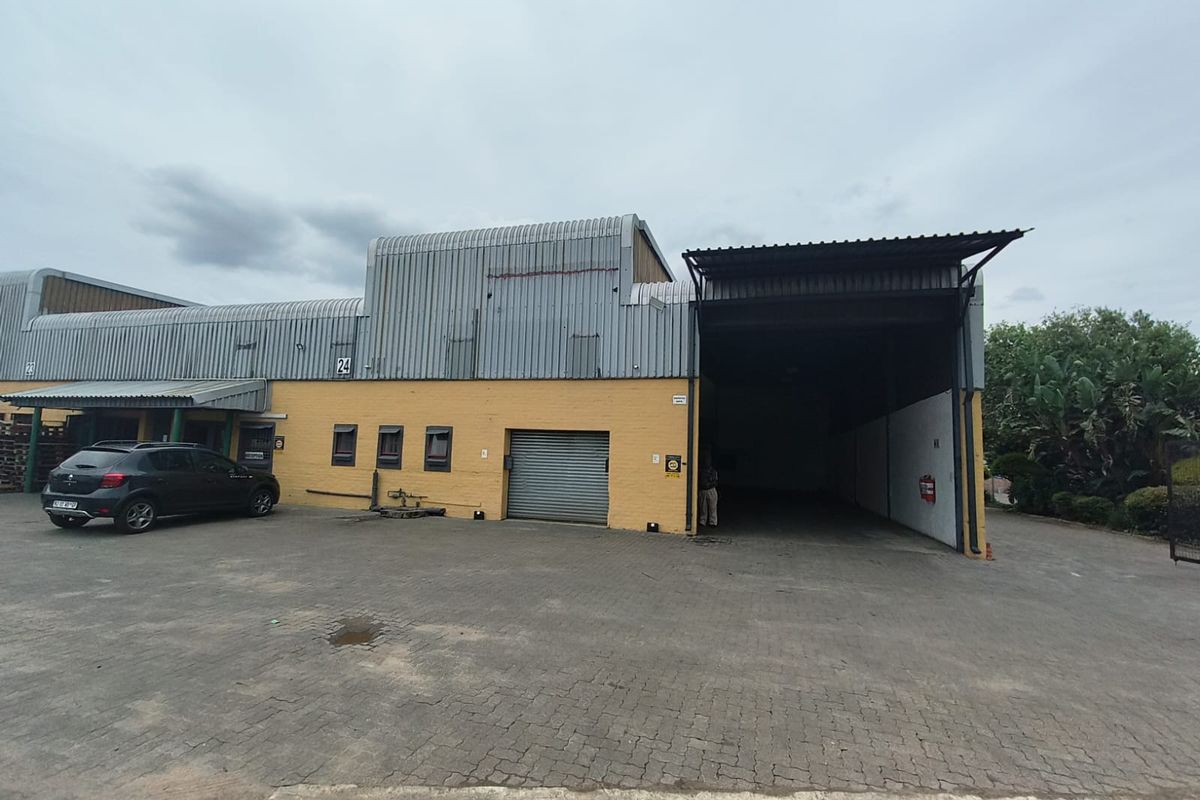 Versatile 500m2 Warehouse with Spacious Yard To Let in Hennopspark, ideal for Logistics or Light Man - Photo 2