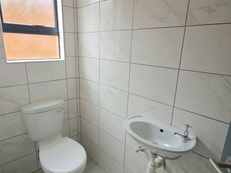 Newly Built Warehouse to rent in Elti Villas, Louis Trichardt - Photo 5